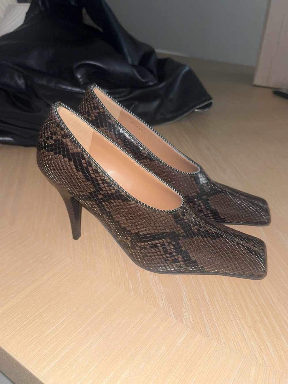 Women's Brown Snake-Print Pointed Toe Pumps
